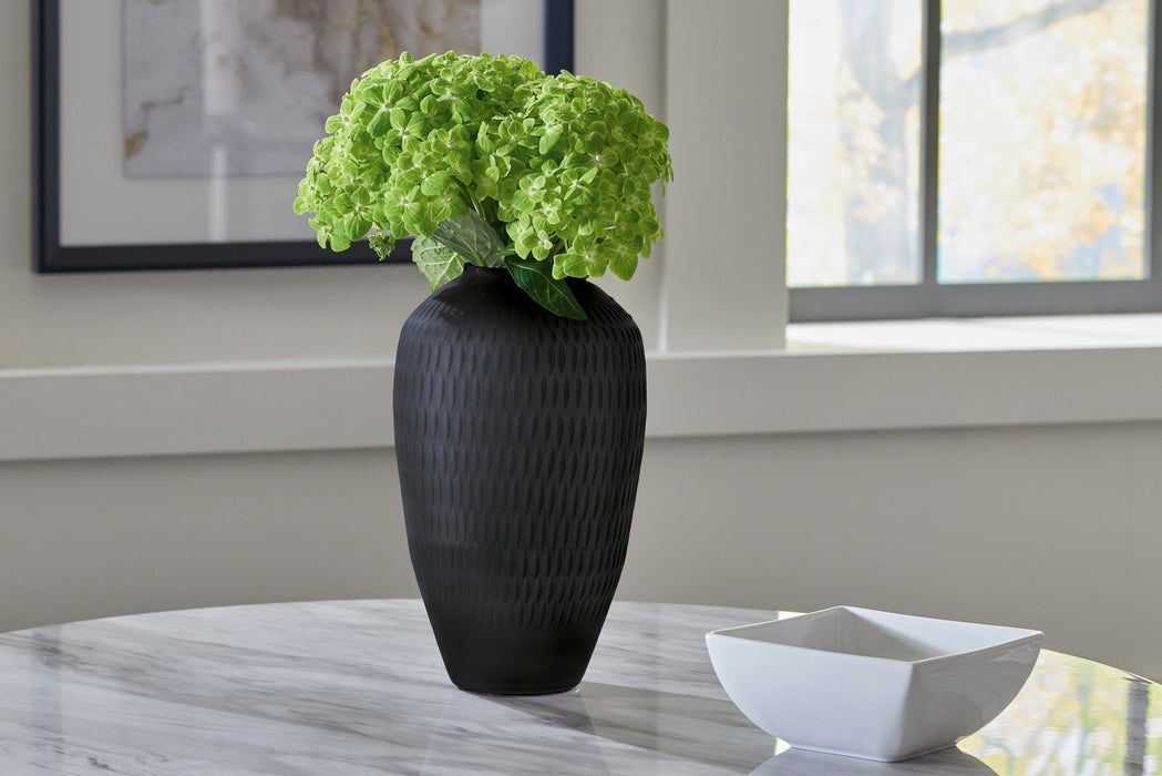 Etney Small Vase (1)